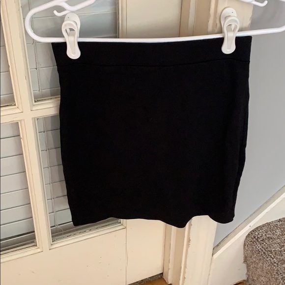 Forever 21 Black Mini Skirt - Picture 2 of 4